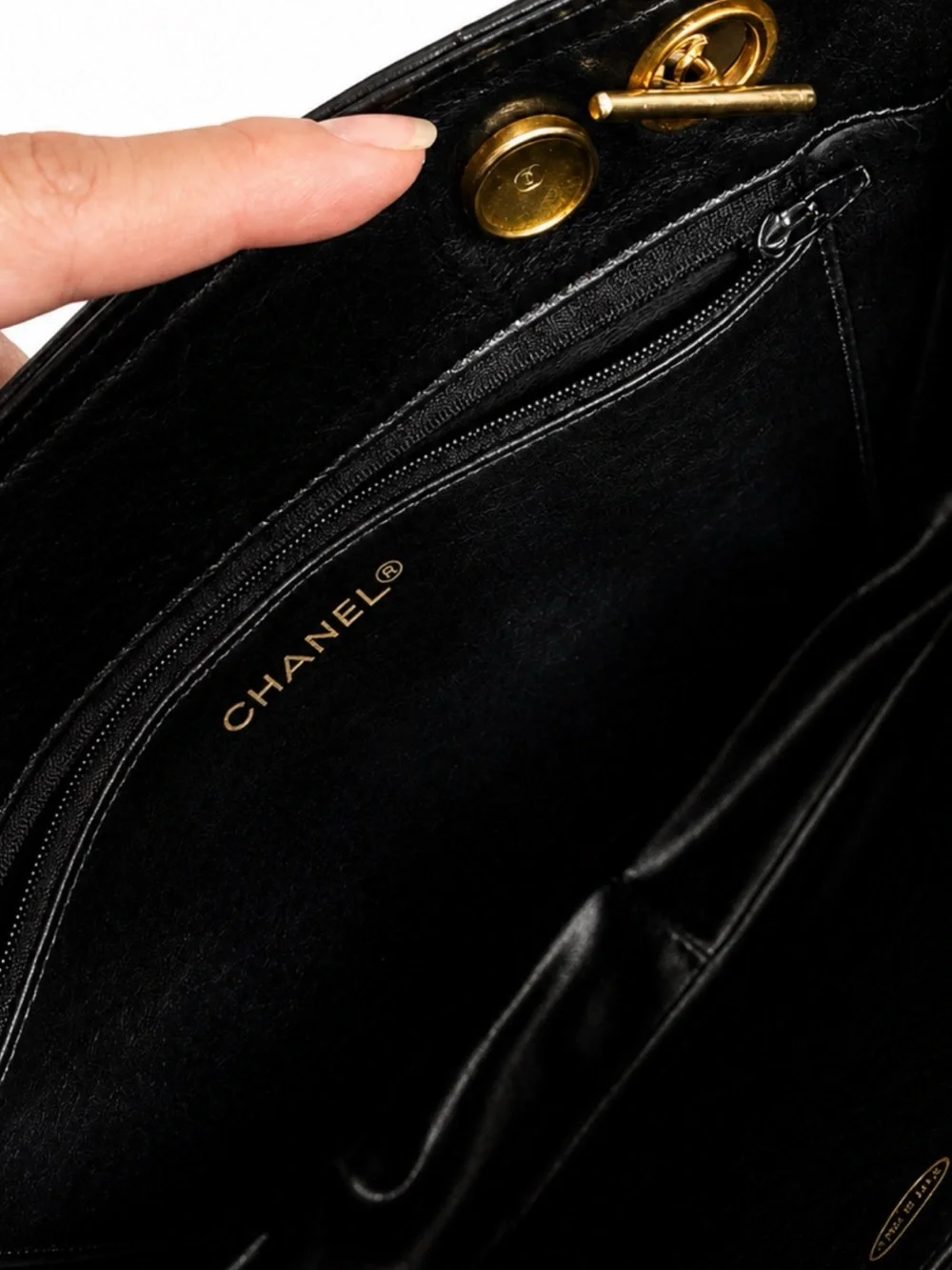 Vintage 80’s Chanel lambskin tote bag CC Charm, gold chain.
